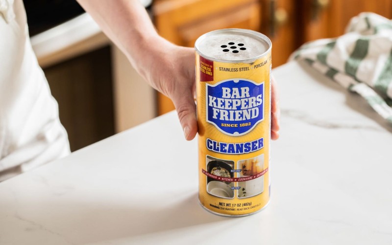 Làm sạch bề mặt inox bằng Bar Keepers Friend