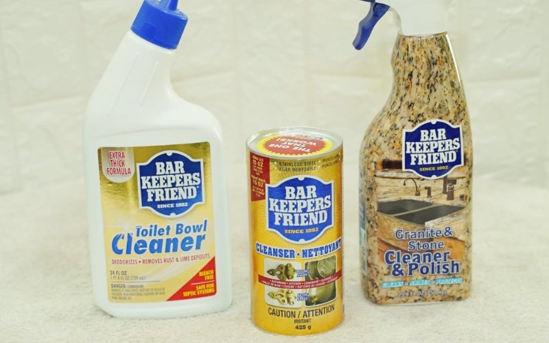 Dùng bột tẩy rửa Bar Keepers Friend